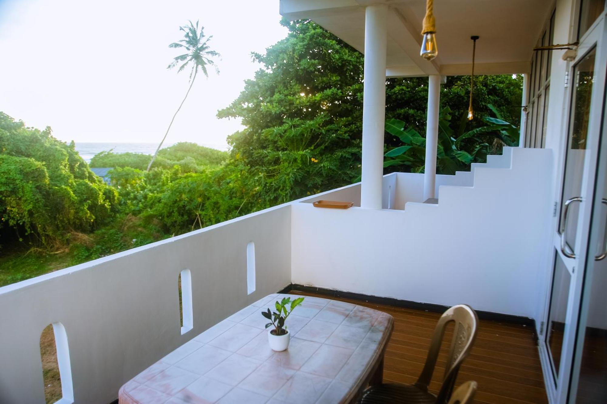 Mirissa Turtle Point Guest Hotel ภายนอก รูปภาพ