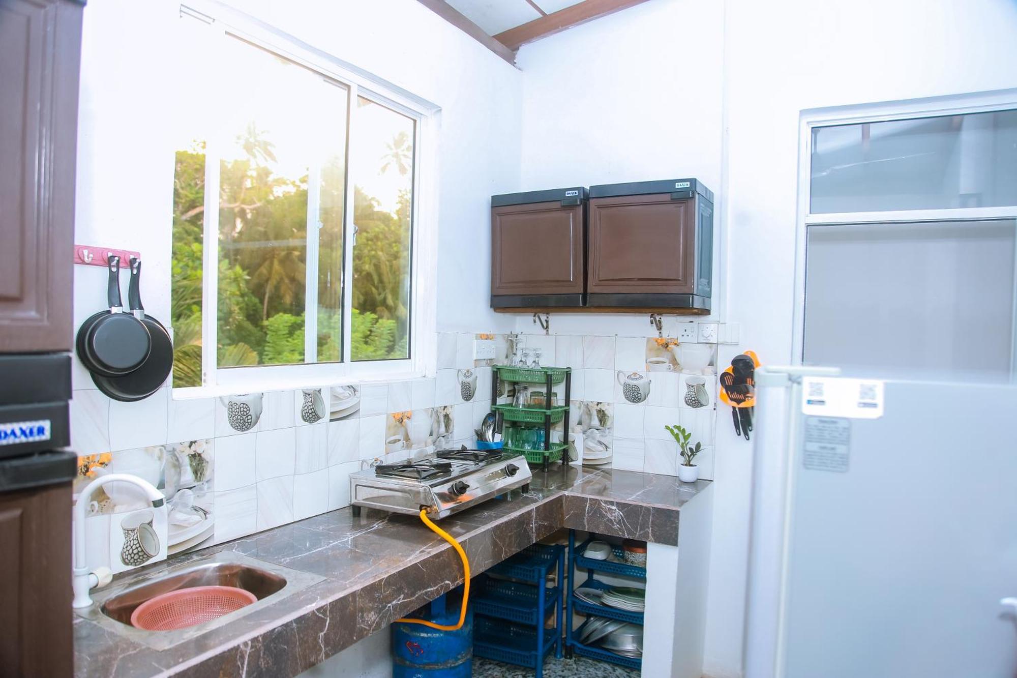 Mirissa Turtle Point Guest Hotel ภายนอก รูปภาพ