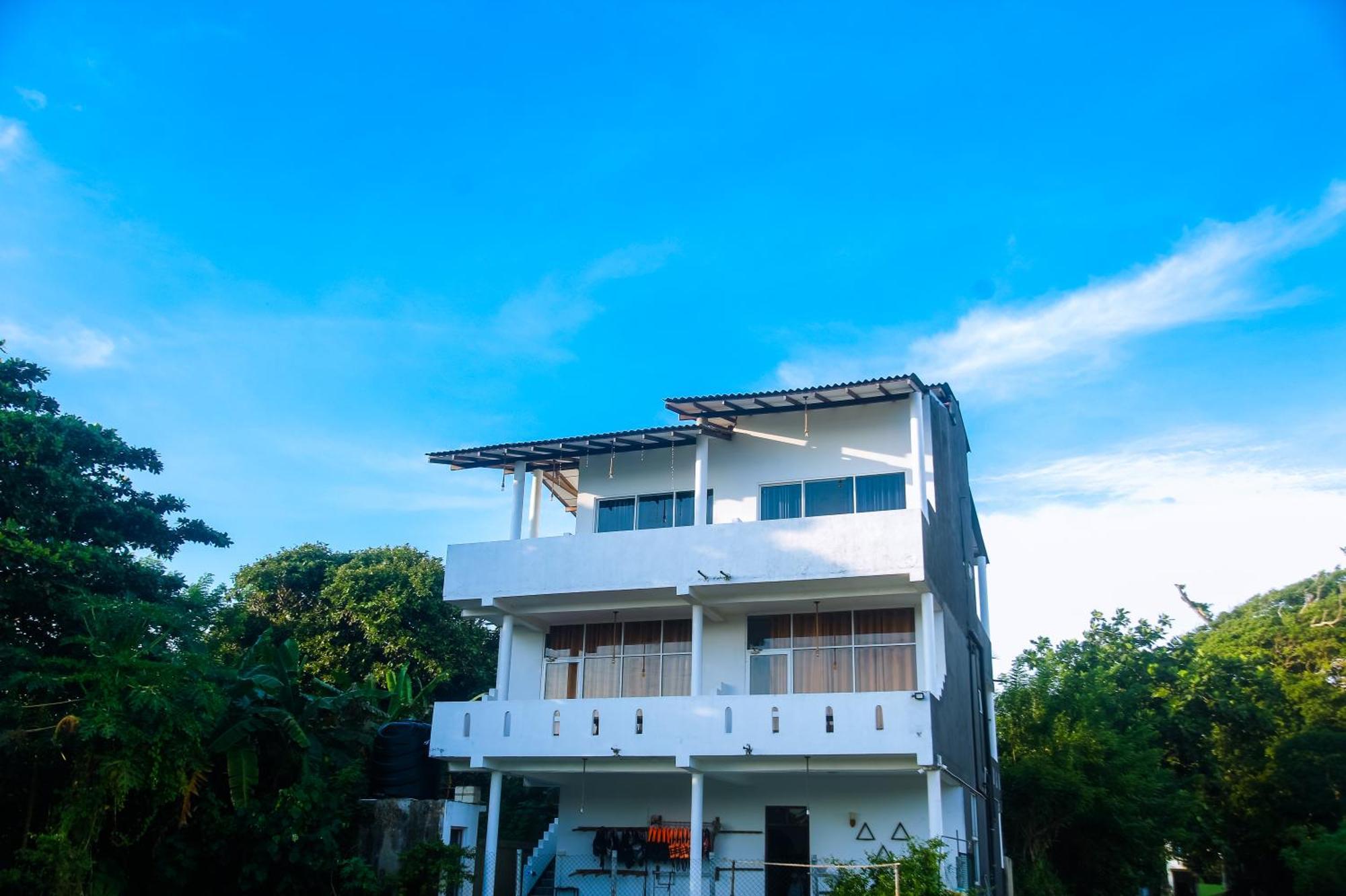 Mirissa Turtle Point Guest Hotel ภายนอก รูปภาพ
